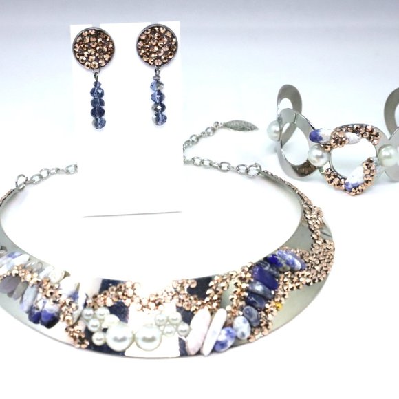 Light Blue Flowers - Choker with Sodalite stones. Pearls, pink gold rhinestones. - Picture 1 of 3